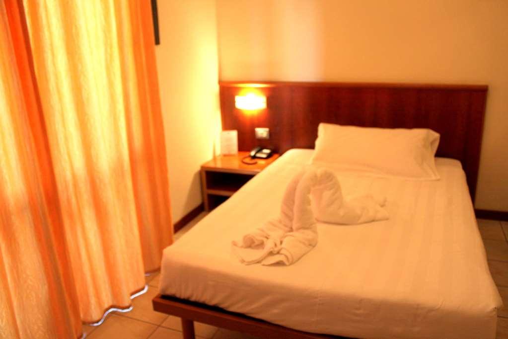 Leonardo Hotel Parma Cameră foto