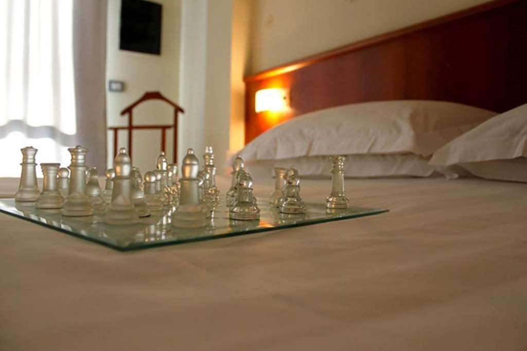 Leonardo Hotel Parma Cameră foto